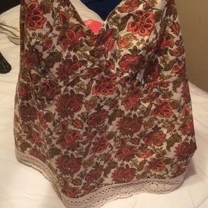 VNeck very detailed floral print